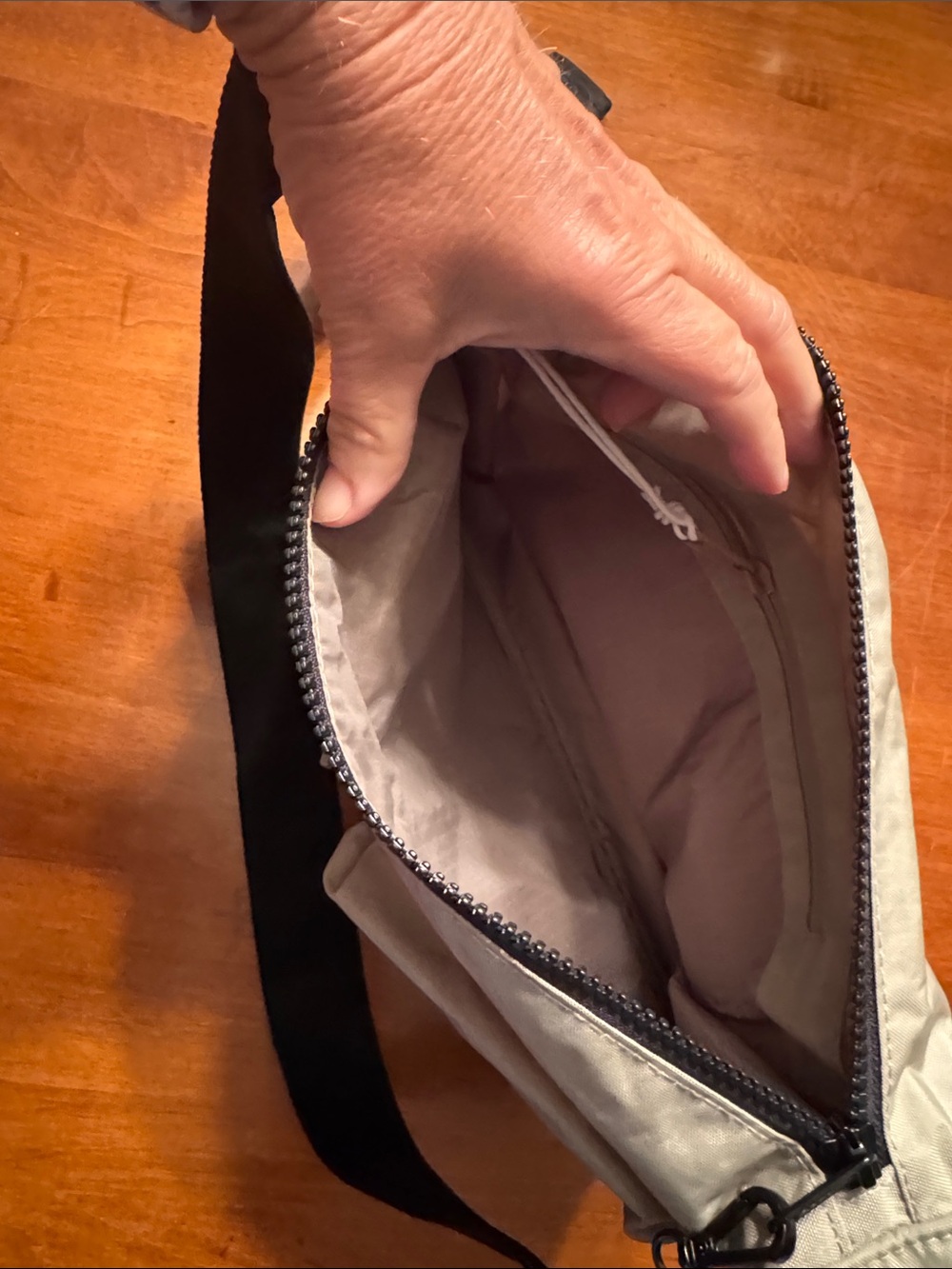 BAGGU Beige Crossbody Messenger with Black Strap - Picture 4 of 4